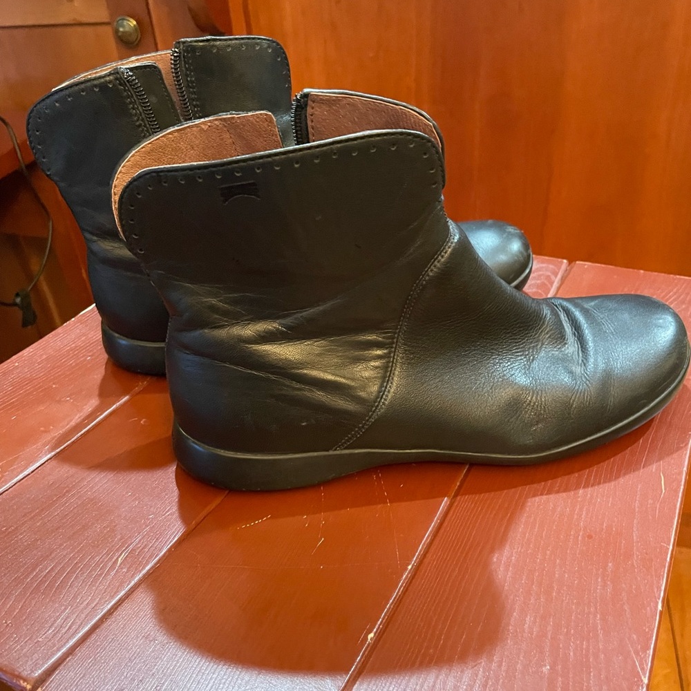 Camper ankle boots with zipper